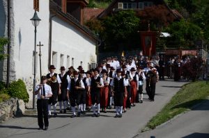 Fronleichnamsprozession vom Senftenberger Weintor zur Pfarrkirche Imbach - Aufnahme vom 4. Juni 2015.