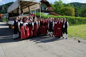 Gruppenfoto anlässlich der Pause am Vormittag in Senftenberg, Straßenzug "Ketz" beim Tag der Blasmusik am 7. Mai 2016.