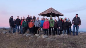 Gruppenfoto im Rahmen der Winterwanderung Februar 2020, beim Aussichtsturm in Priel.